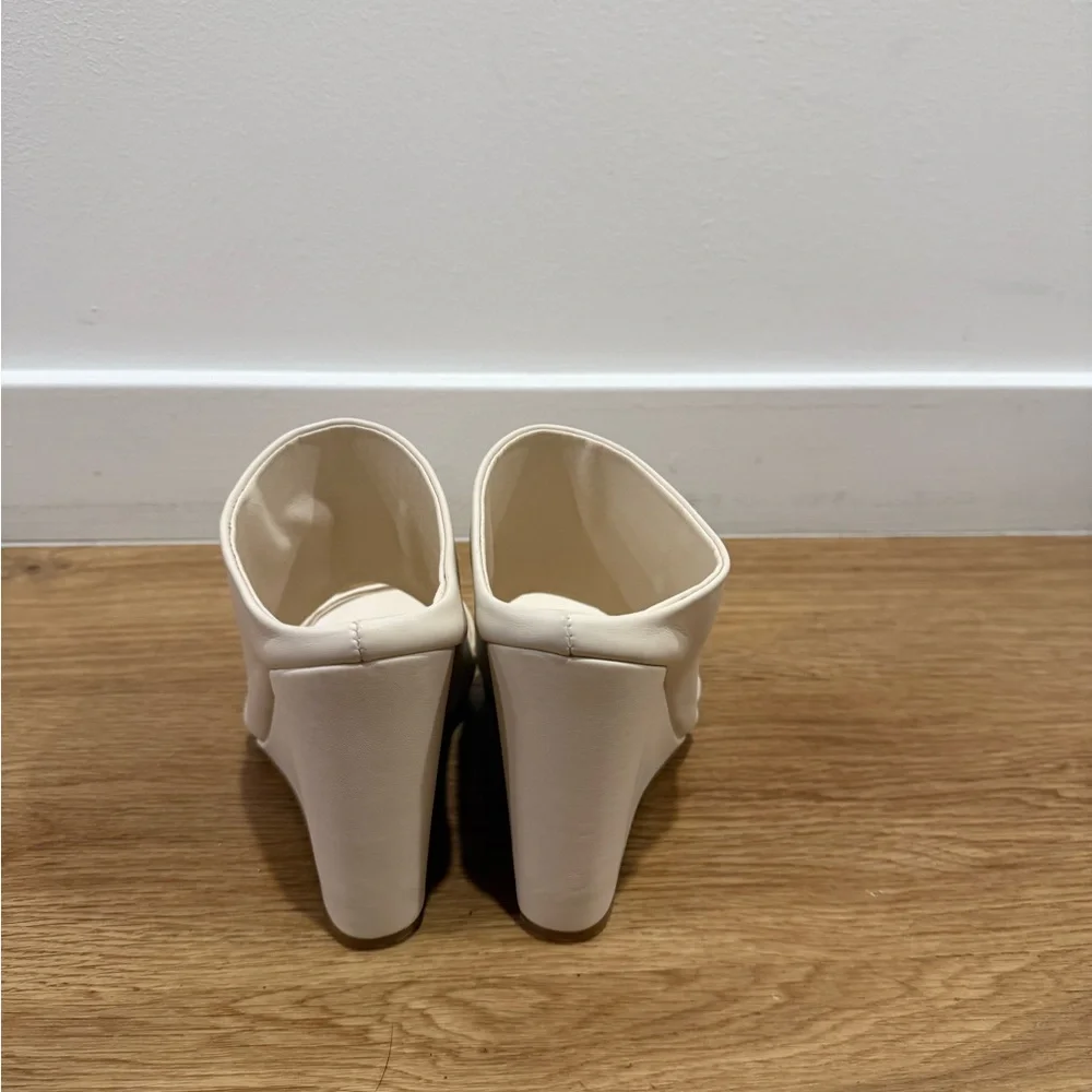 Elegant Cream Wedge Sandals - Picture 6 of 7